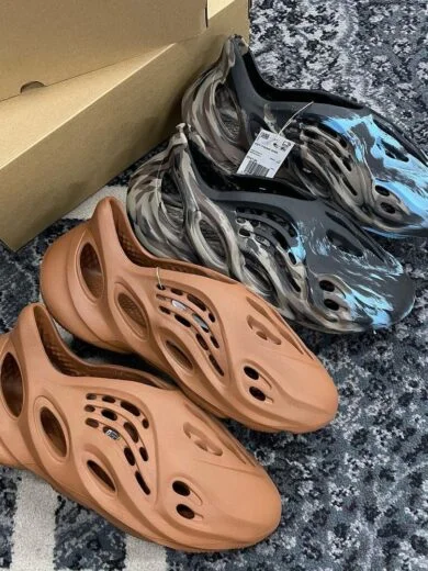 Yeezy Foam Runner Pallets - Image 3