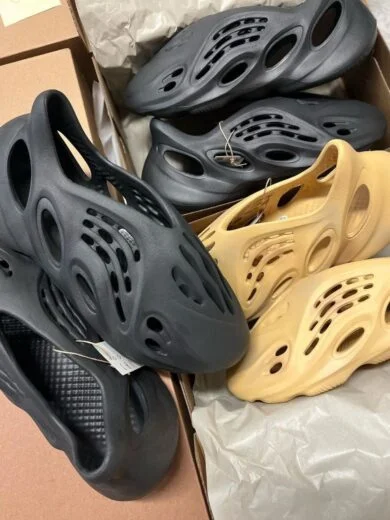 Yeezy Foam Runner Pallets - Image 4