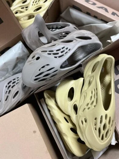 Yeezy Foam Runner Pallets - Image 9